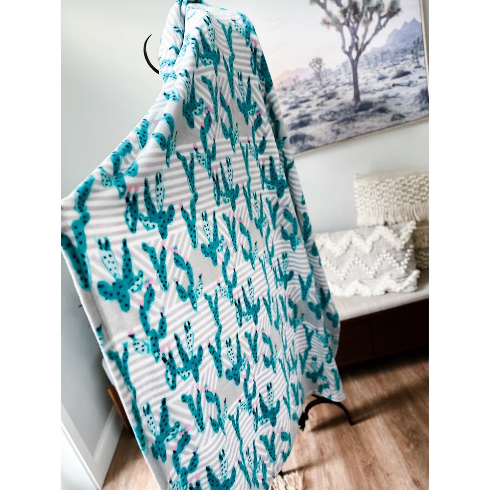 New plush oversized cactus throw blanket boho plant lover - Picture 5 of 5